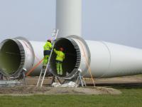 Arbejdere ved vindmøller